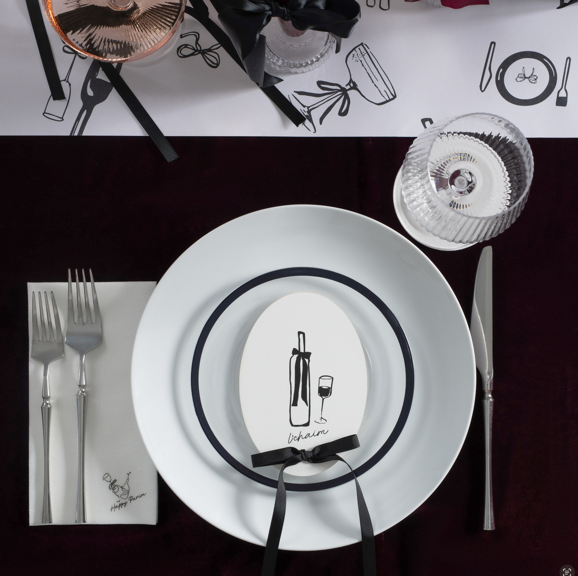 Bows & Bordeaux table runner